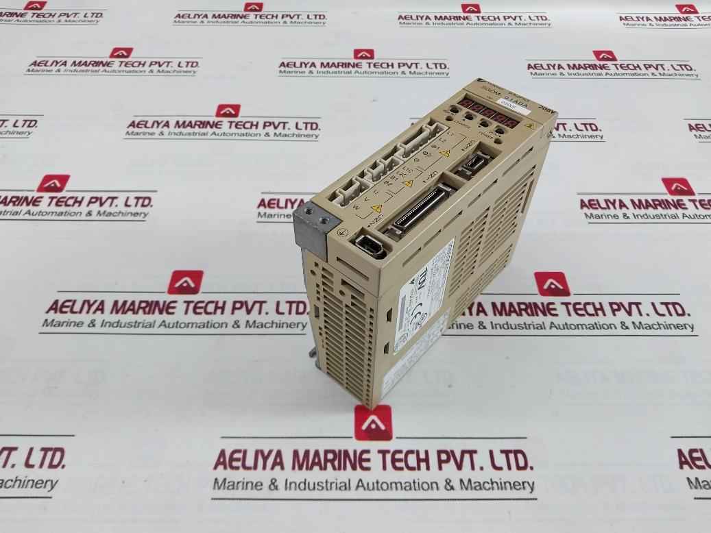 Yaskawa Electric Sgdm-01Ada Servo Drive 200-230V 50/60Hz 0-55°C
