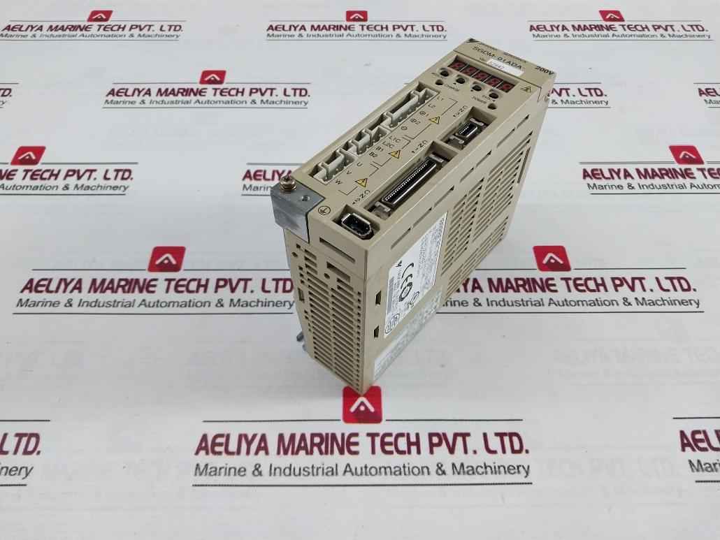 Yaskawa Electric Sgdm-01Ada Servo Drive 3Ph 0-230V 0-300Hz 0-55°C