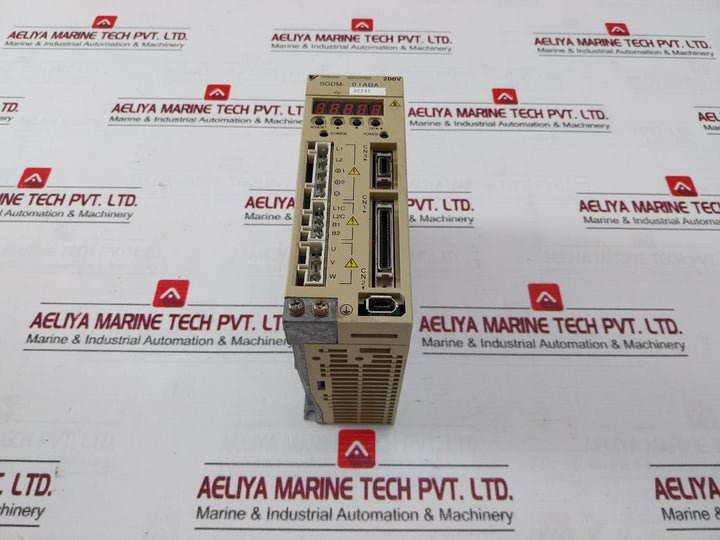 Yaskawa Electric Sgdm-01Ada Servopack Servo Drive 200-230V 50/60Hz
