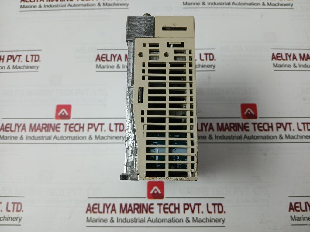 Yaskawa Electric Sgdm-02Ada Servopack 3Ph 0-230V 0-300Hz (Not Working)