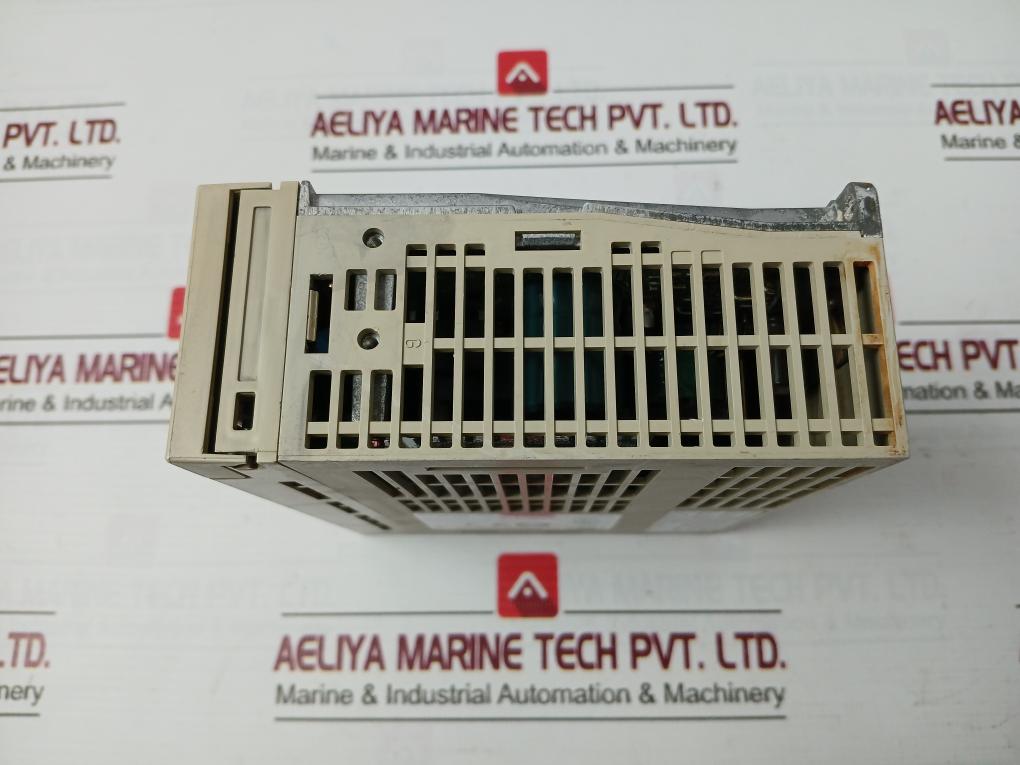 Yaskawa Electric Sgdm-02Ada Servopack 3Ph 0-230V 0-300Hz (Not Working)