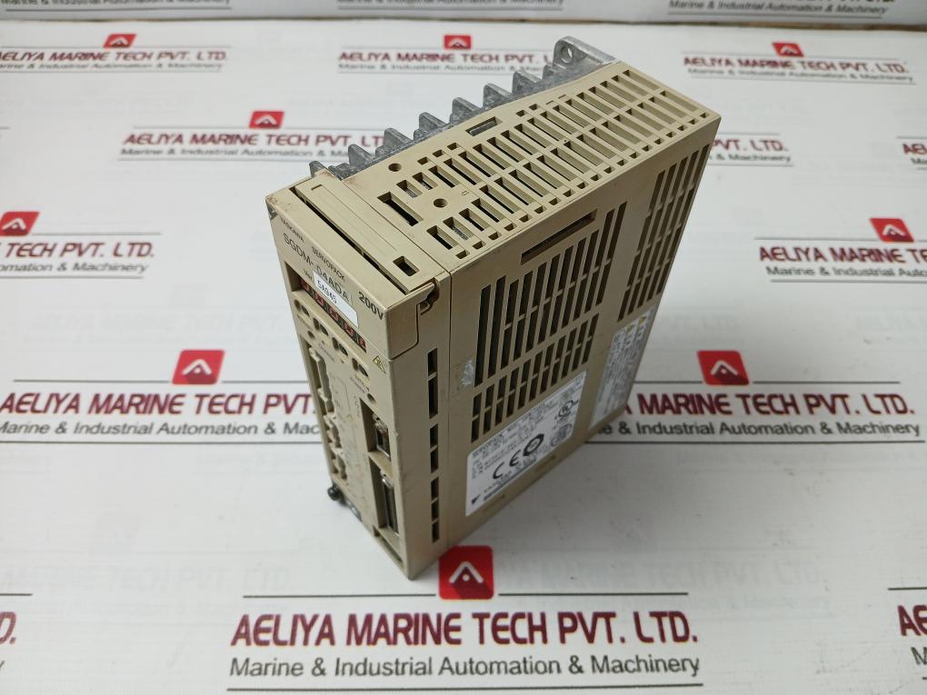 Yaskawa Electric Sgdm-04Ada Servo Drive 3Ph 0-230V 0-300Hz 2.8A 0.40Kw