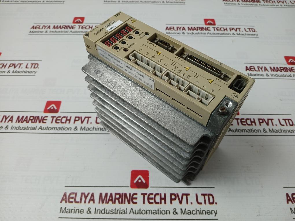 Yaskawa Electric Sgdm-04Ada Servo Drive 3Ph 0-230V 0-300Hz 2.8A 0.40Kw