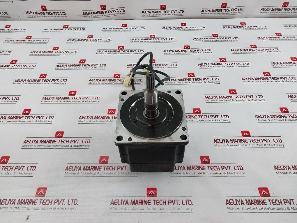 Yaskawa Electric Sgmp-08Awyr33 Ac Servo Motor H2A2 W 750 V 200 A 4.1