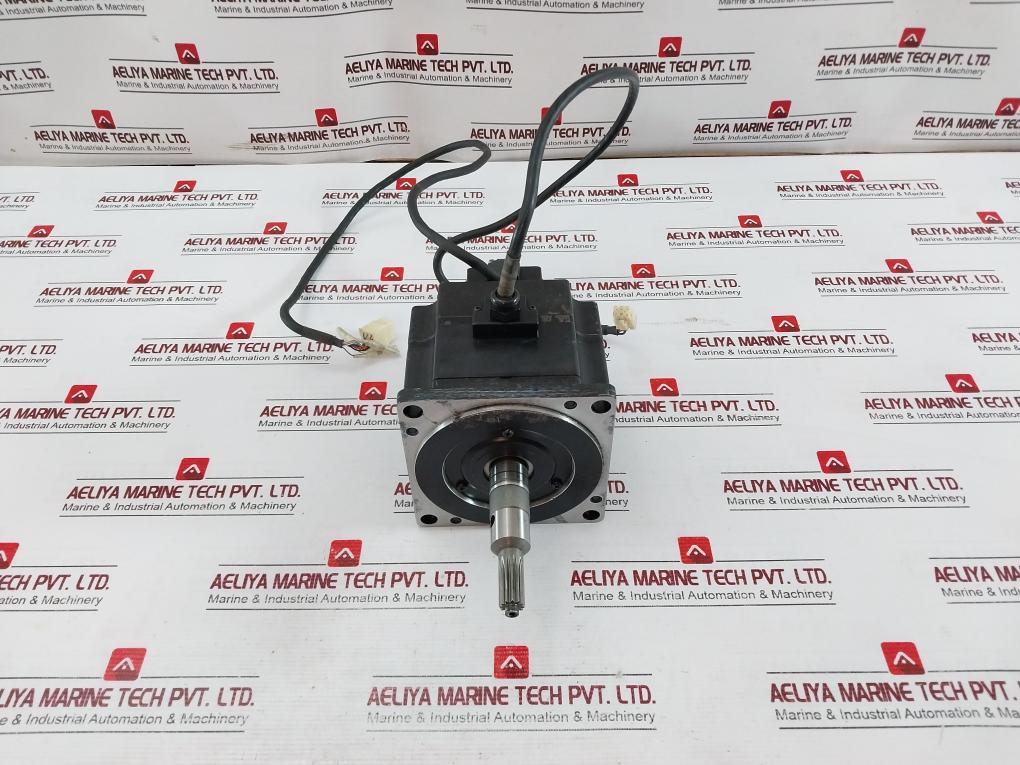 Yaskawa Electric Sgmp-08Awyr33 Ac Servo Motor H2A2 W 750 V 200 A 4.1