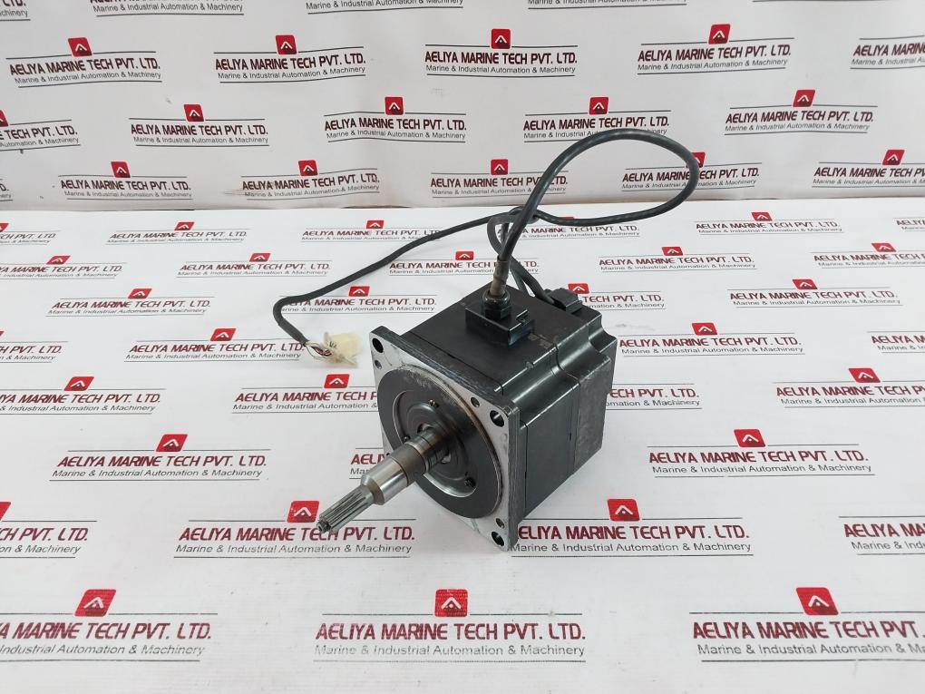 Yaskawa Electric Sgmp-08Awyr33 Ac Servo Motor H2A2 W 750 V 200 A 4.1