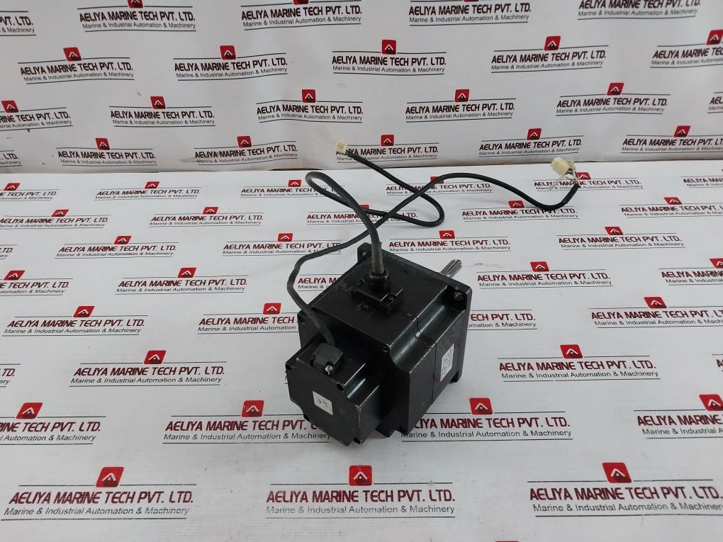 Yaskawa Electric Sgmp-08Awyr33 Ac Servo Motor H2A2 W 750 V 200 A 4.1