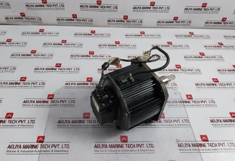 Yaskawa Electric Sgmrs-12A2B-yr11 Ac Servo Motor 1150W 5.49 Nm 200V Abs Encoder