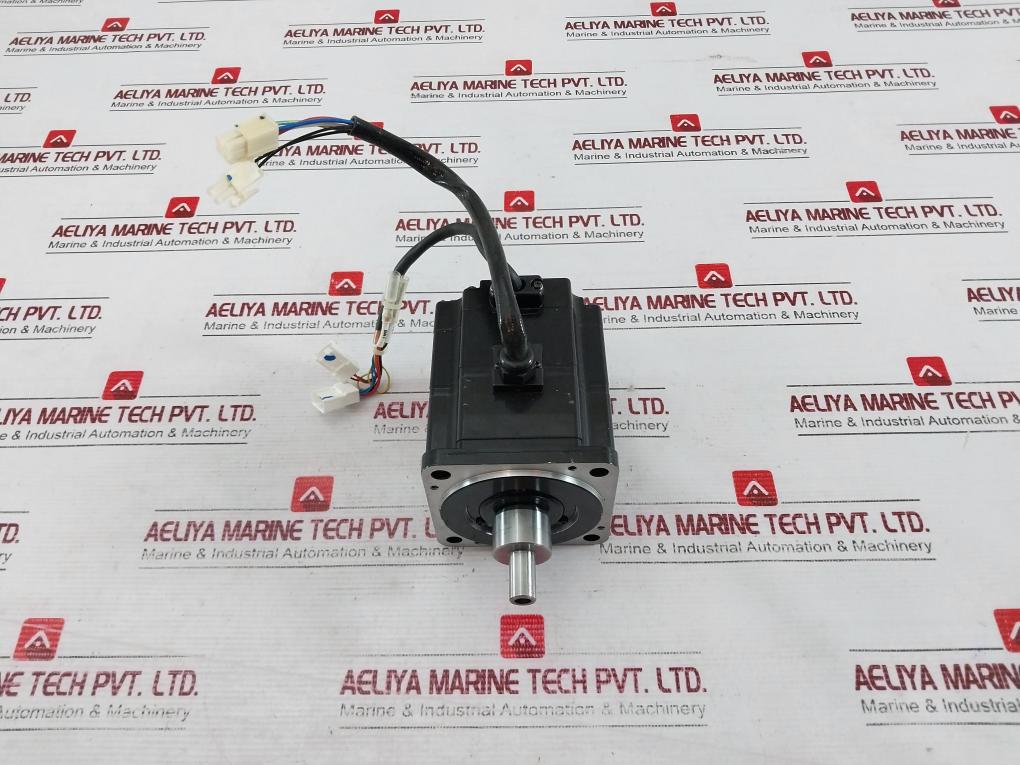 Yaskawa Sgmph-02A2A-yr12 Ac Servo Motor 200W 200V 2.0A 0.637 R/Min: 3000 Ins.B