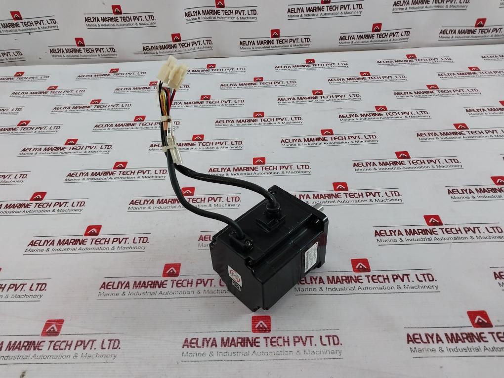 Yaskawa Sgmph-02A2A-yr12 Ac Servo Motor 200W 200V 2.0A 0.637 R/Min: 3000 Ins.B