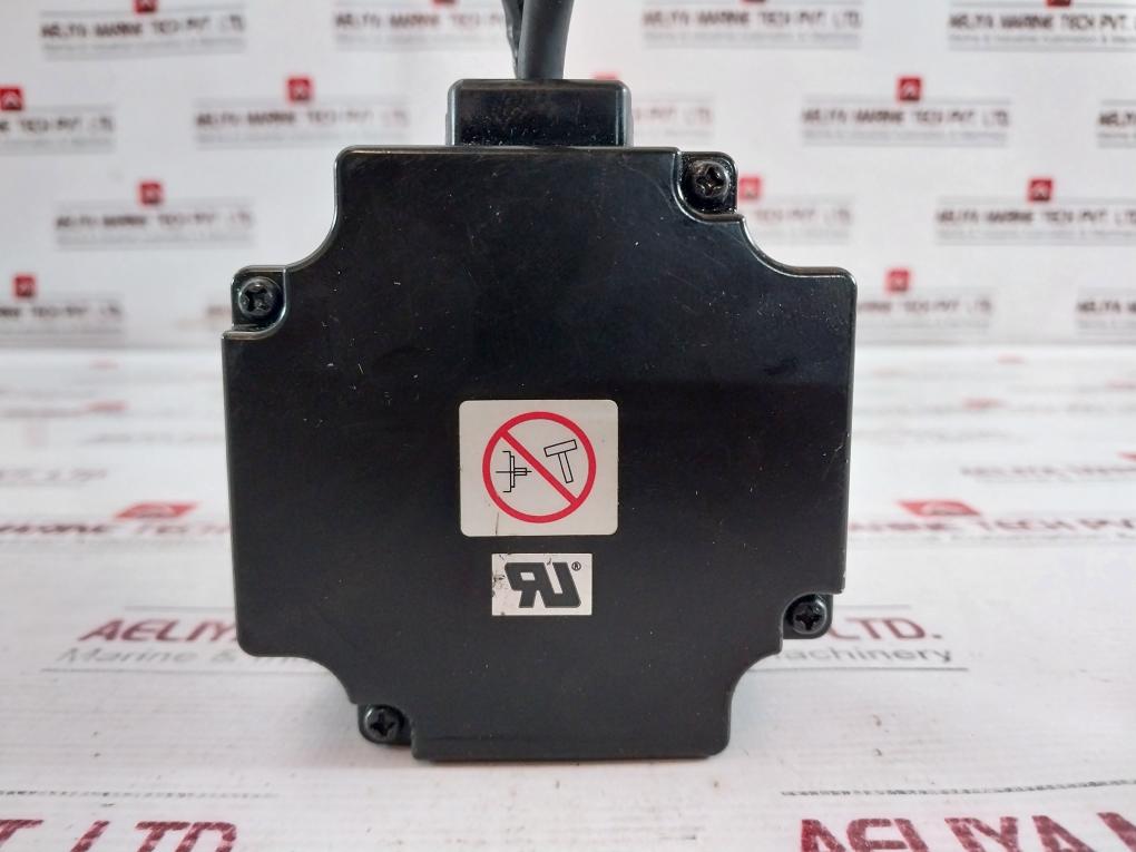 Yaskawa Sgmph-02A2A-yr12 Ac Servo Motor 200W 200V 2.0A 0.637 R/Min: 3000 Ins.B