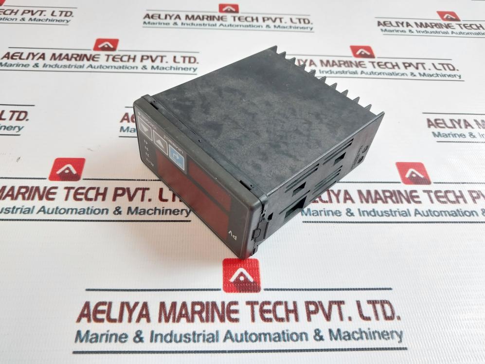 YOKOGAWA UM330-E Digital Temperature Indicator 100-240VAC~ 50/60hz