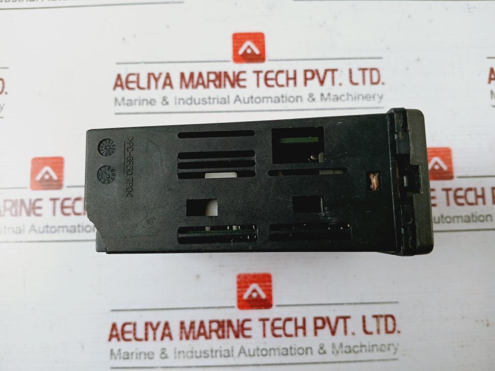 Yokogawa Ut320 Digital Indicating Controller Ut320-00 100-240Vac 50/60Hz 20Va