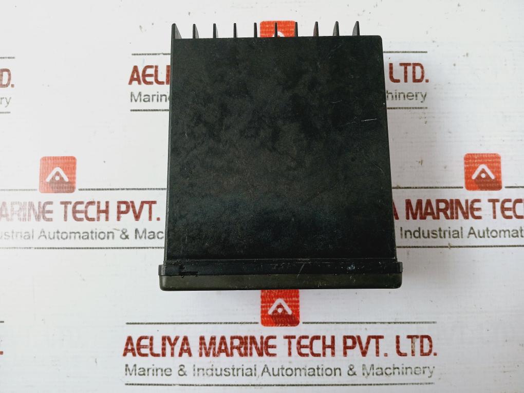 Yokogawa Ut320 Digital Indicating Controller Ut320-00 100-240Vac 50/60Hz 20Va