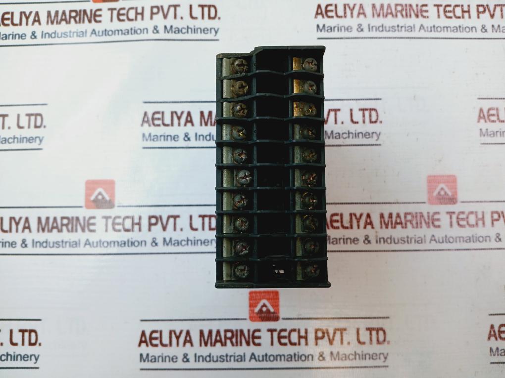 Yokogawa Ut320 Digital Temperature Controller 100-240vac 50/60hz