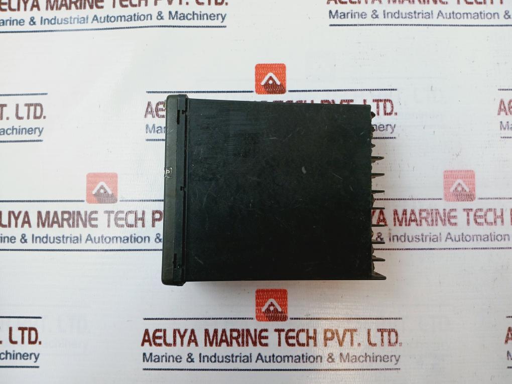 Yokogawa Ut320 Digital Temperature Controller 100-240vac 50/60hz