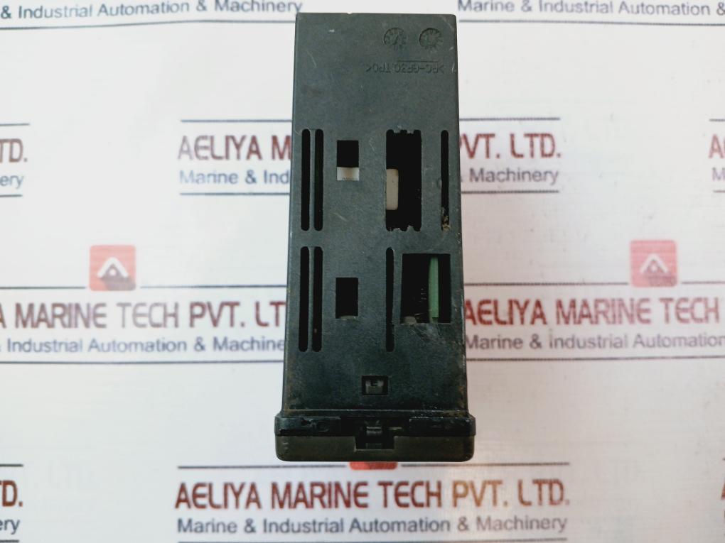 Yokogawa Ut320 Digital Temperature Controller 100-240vac 50/60hz