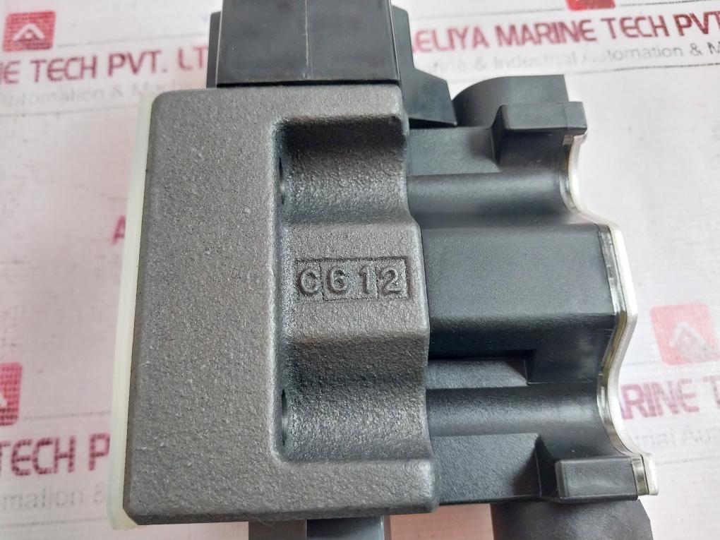 Yuken Dsg-03-2B8-a100-50 Solenoid Operated Directional Valve Vk31717-0-0A