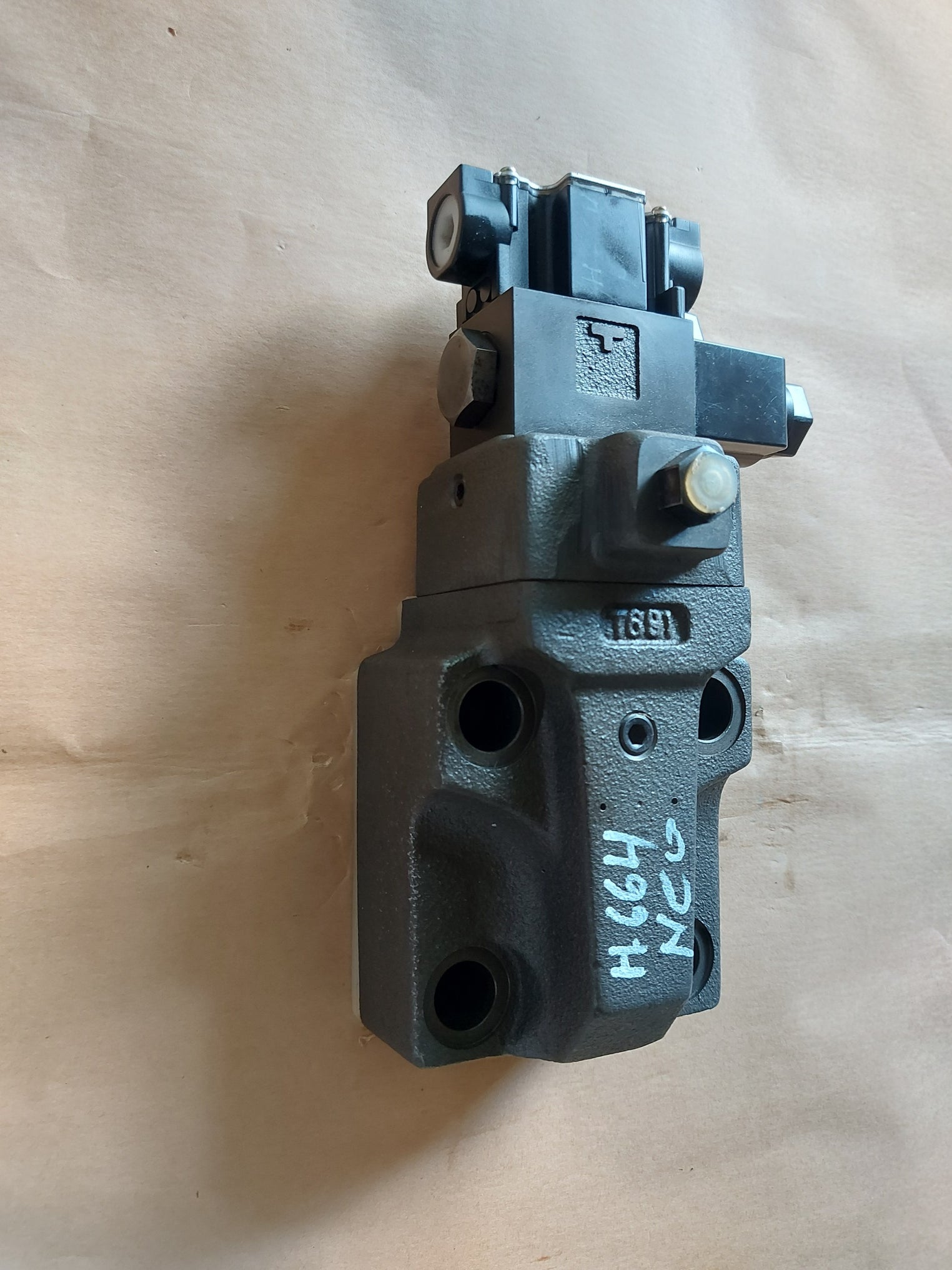 Yuken Kogyo Bsg-10-2B3B-a100-48 Relief Valve Vk317882-9 G1/2 T891