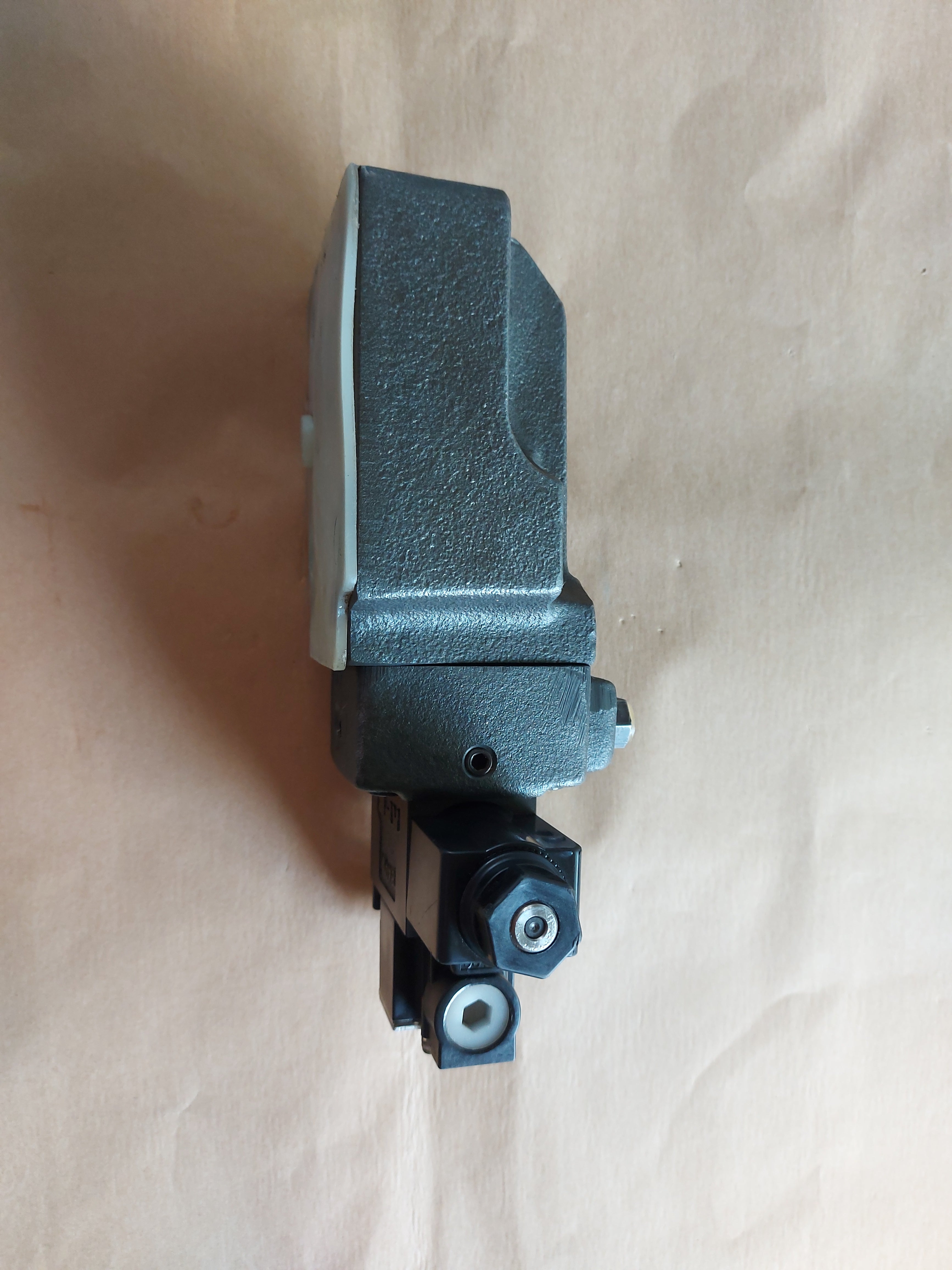 Yuken Kogyo Bsg-10-2B3B-a100-48 Relief Valve Y891 Vk317882-9 G1/2