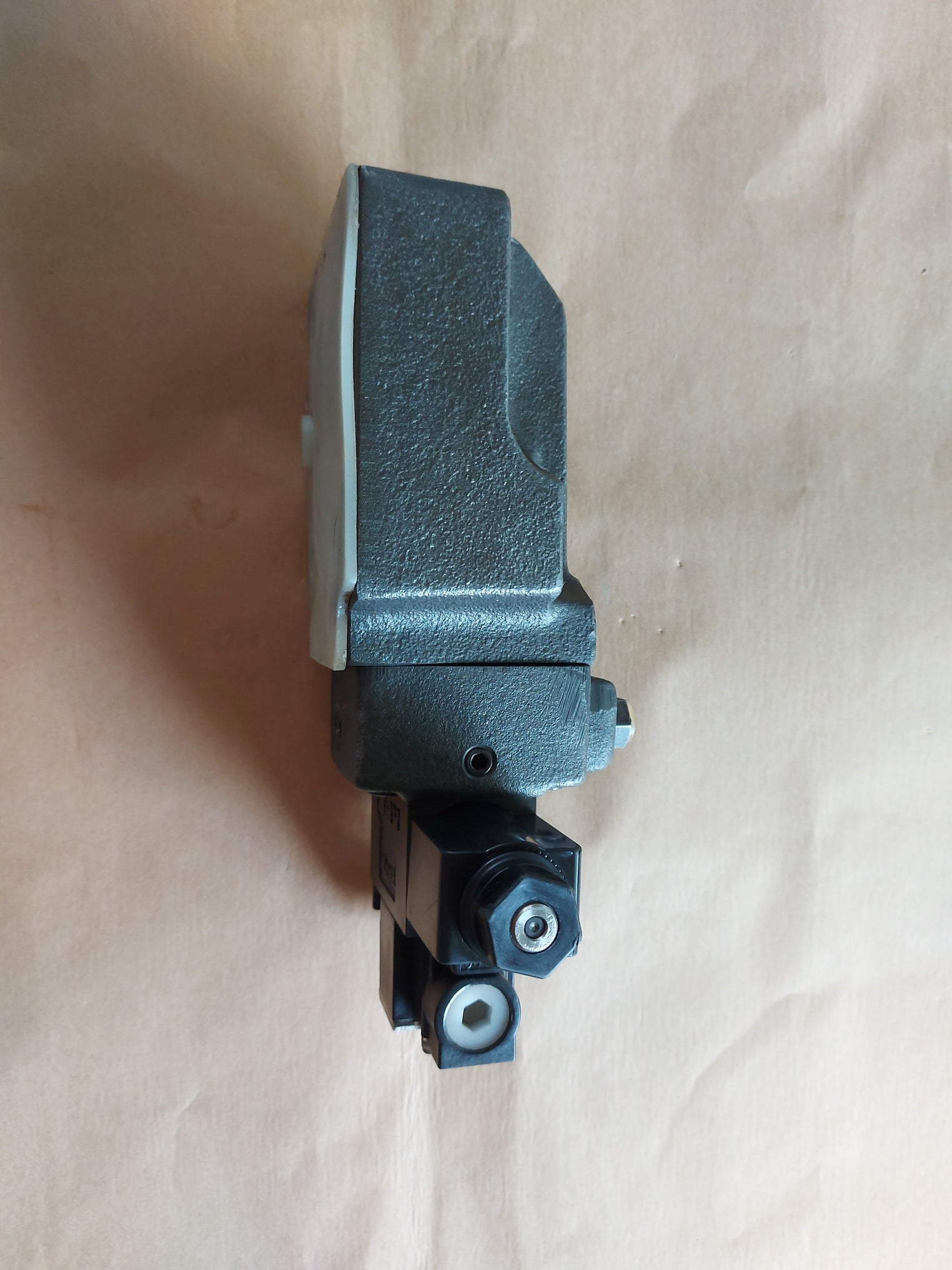 Yuken Kogyo Bsg-10-2B3B-a100-48 Relief Valve Y891 Vk317882-9 G1/2