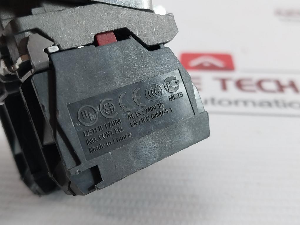 Zbe-101 Illuminated Push Button Switch Brand Schneider Electric