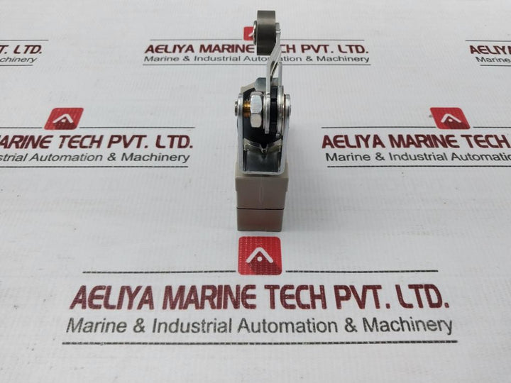 Ze-na2-2-Limit-Switch-1-8Hp-125Vac-1-4Hp-250Vac-Omron-208725-3