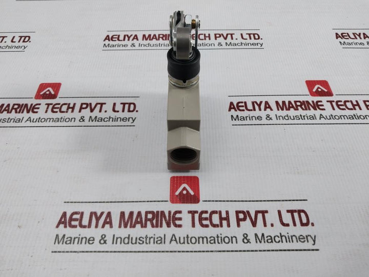Ze-na2-2-Limit-Switch-1-8Hp-125Vac-1-4Hp-250Vac-Omron-208725-5