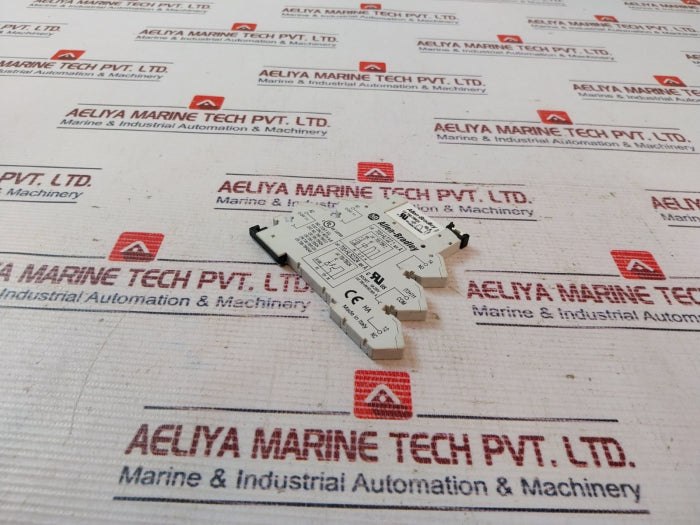 Allen-bradley 700-hlt2Z Terminal Block Relay 12-24 Vdc