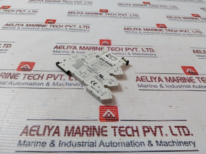 Allen-bradley Cat 700-hlt2Z Terminal Block With Relay Socket 6A 250V
