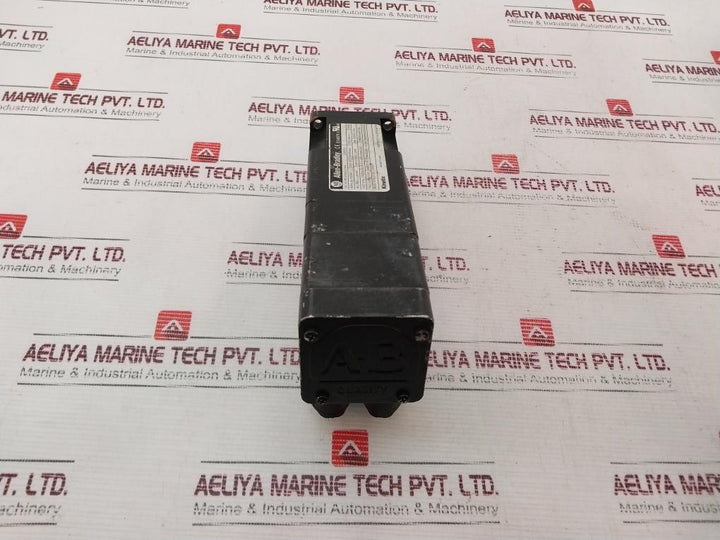 Allen-bradley Mpl-b1530U-vj74Aa Inverter Duty Ac Servo Motor 0-467 Hz 0.39 Kw