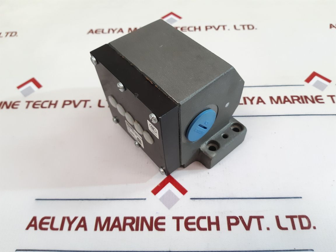 Balluff Bns 819-b05-r12-72-10-fd Limit Switch 240 Vac 6 A