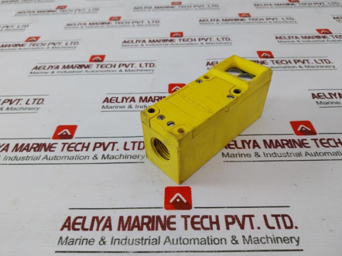 Banner 2L Multi-beam 2 Wire Photoelectric Limit Switch 1W Min 100W Max