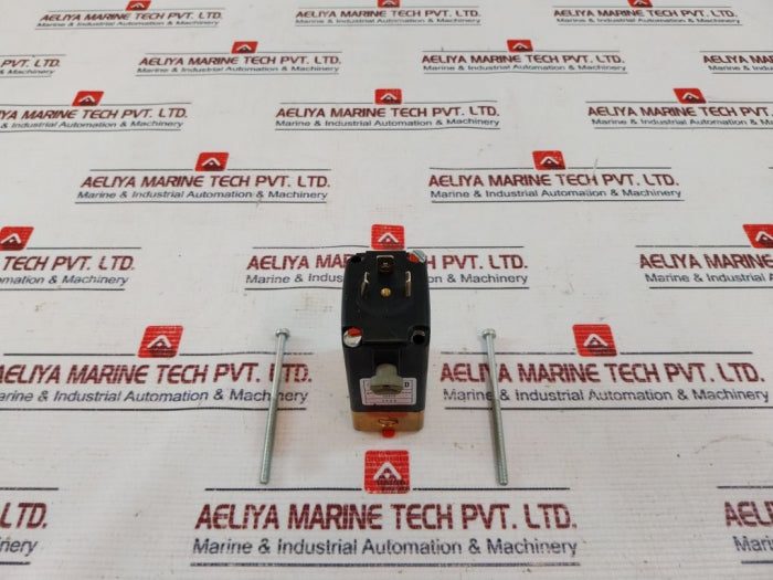 Burkert 0331 C 5/64 Fkm Br Solenoid Valve 240V 60Hz 8W