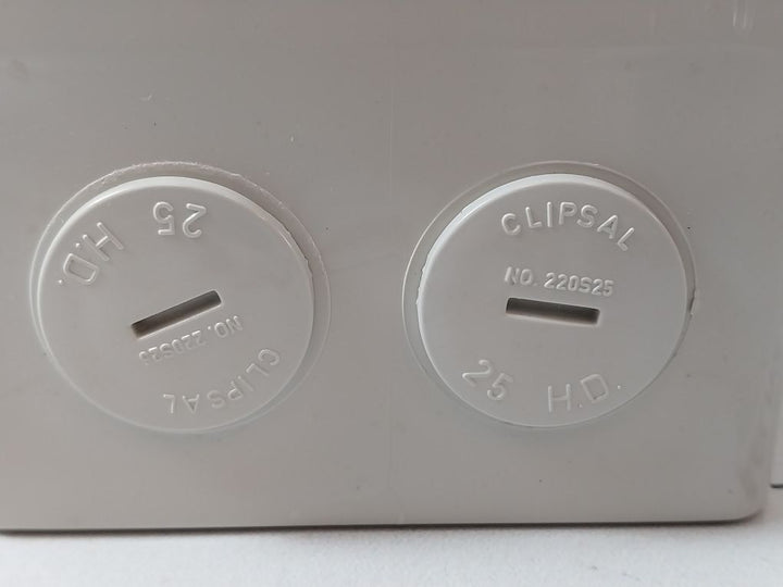 Clipsal 56Swh325 3-pole Enclosed Load Break Switch