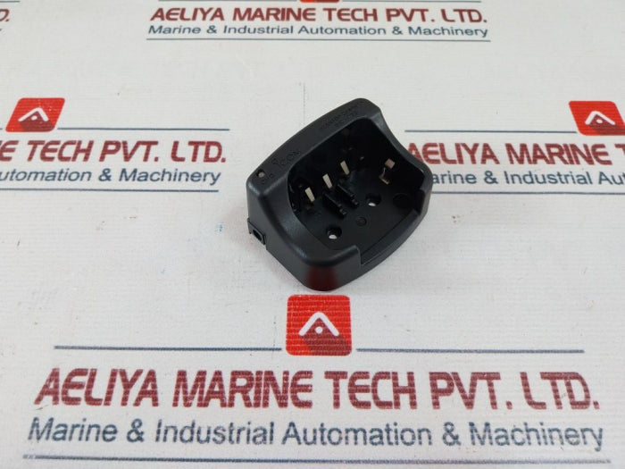 Icom Bc-173 Desktop Trickle Charger 13.8v Dc