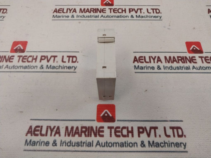 Crouzet M2A Timer Relay 88881100 24V 50-60Hz Ip40 8A/250V 1/3Hp 240Vac 0,05S-60H