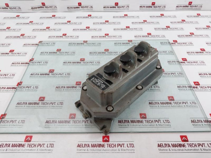 Cutler-hammer 10250H4540A Pushbutton Control Station 600 Volts Max