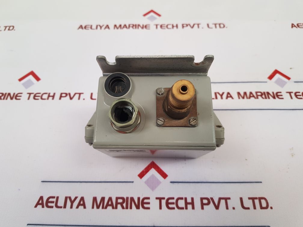 Danfoss KPS 35 Pressure Switch 060-3100, 480vac 6a