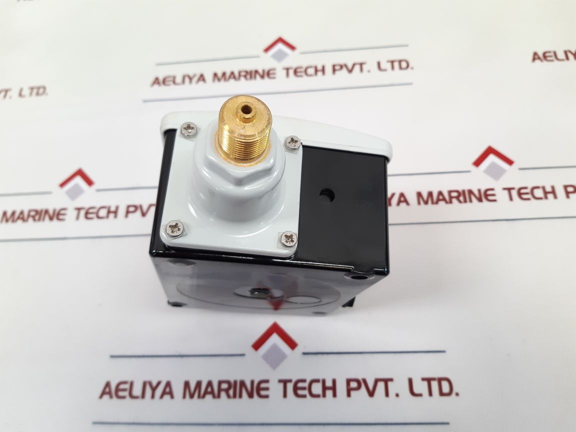 Danfoss Rt200 Pressure Switch 017-524066 - Aeliya Marine Tech