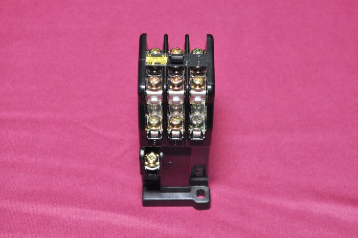 FUJI SRC50-2F/X 3A3B 200-220 VAC RELAY