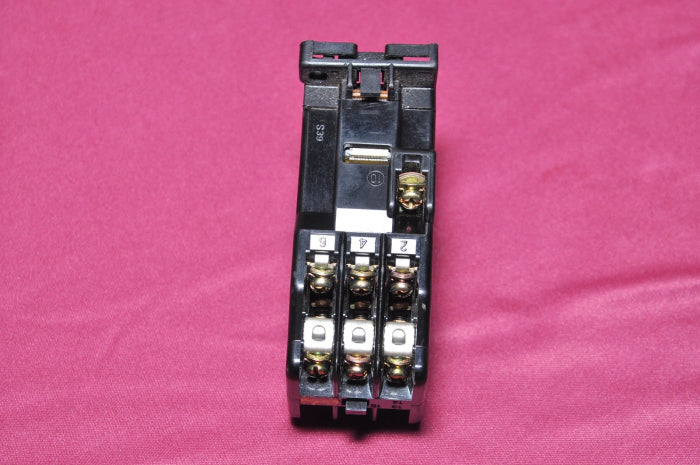 FUJI SRC50-2F/X 3A3B 200-220 VAC RELAY
