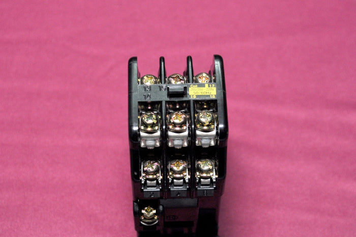 FUJI SRC50-2F/X 3A3B 200-220 VAC RELAY