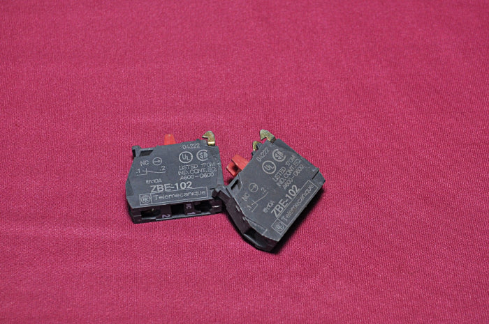 Lot Of 2X Telemecanique Schneider Electric Zbe-102 Contact Block