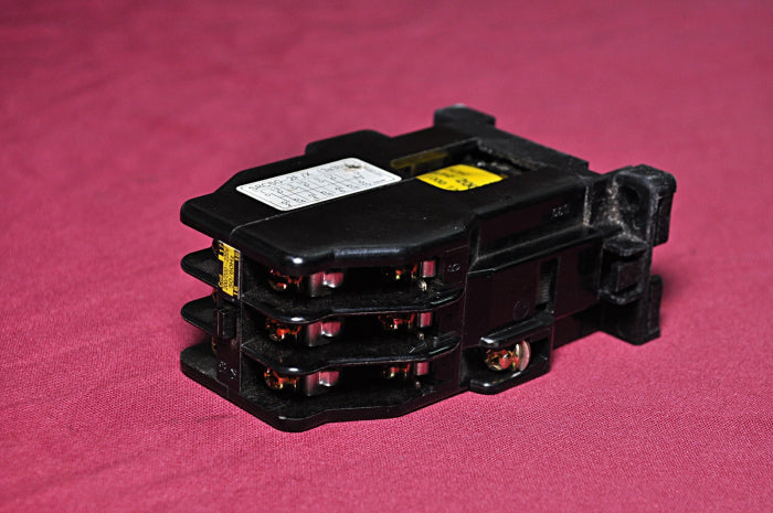 Fuji src50-2f/x 3a3b 220v relay