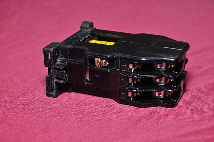 Fuji src50-2f/x 3a3b 220v relay
