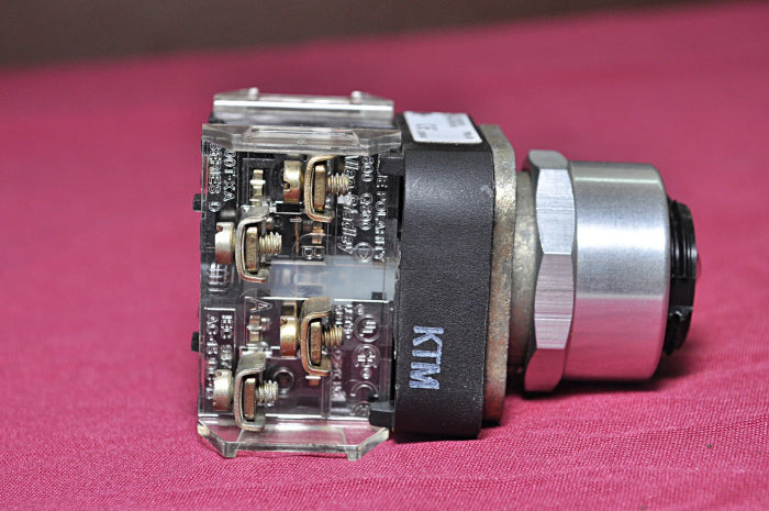 ALLEN BRADLEY 800T-QB24 ILLUMINATED PUSH BUTTON