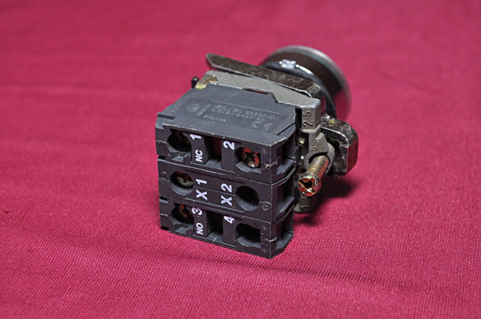 Telemecanique zbe-101 230vac illuminated psh button