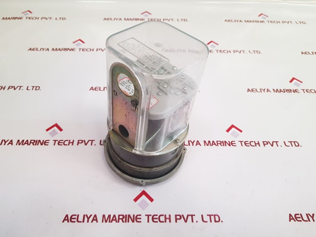 Dwyer 3000-0C Photohelic Pressure Switch