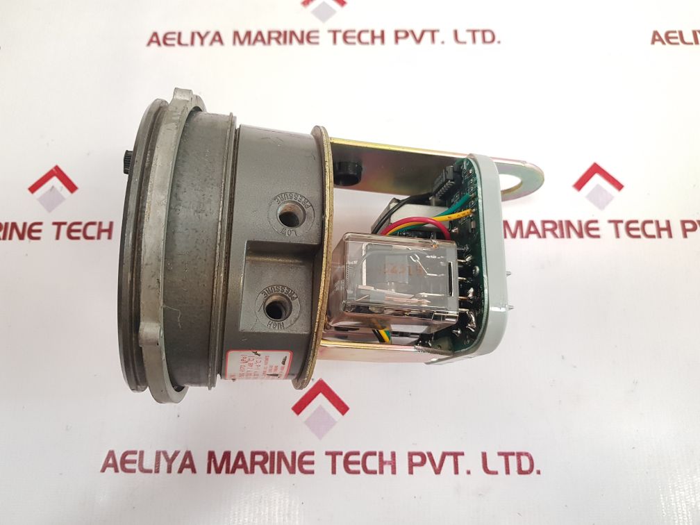 Dwyer 3000-0C Photohelic Pressure Switch